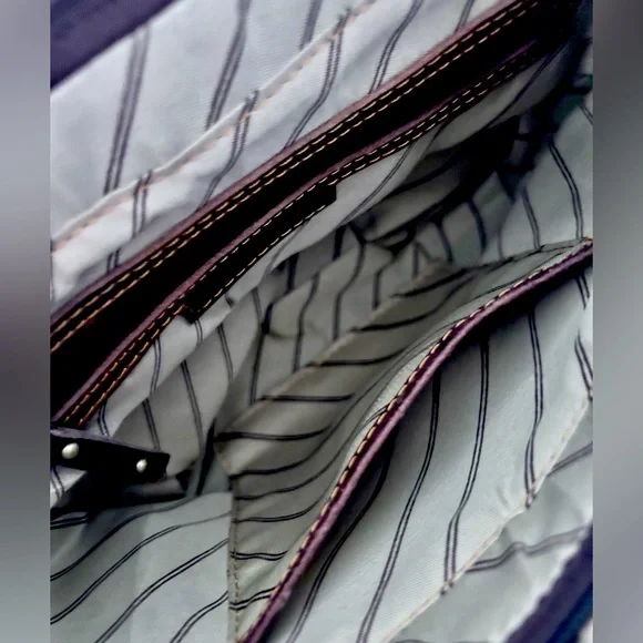 Vaan & Co. Excellent Shape! Upcycled! Leather Medium Crossbody Women’s Purse - Picture 8 of 10